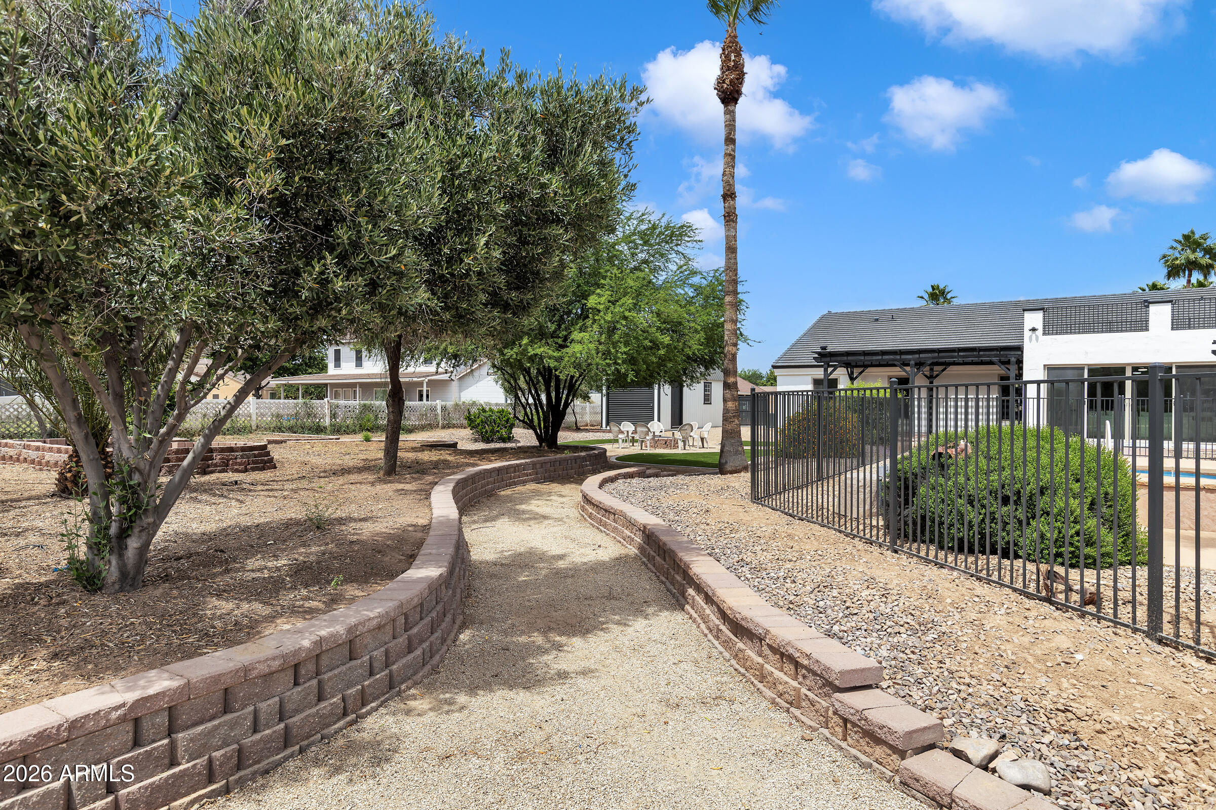ARROYO DE LA REINA - Residential