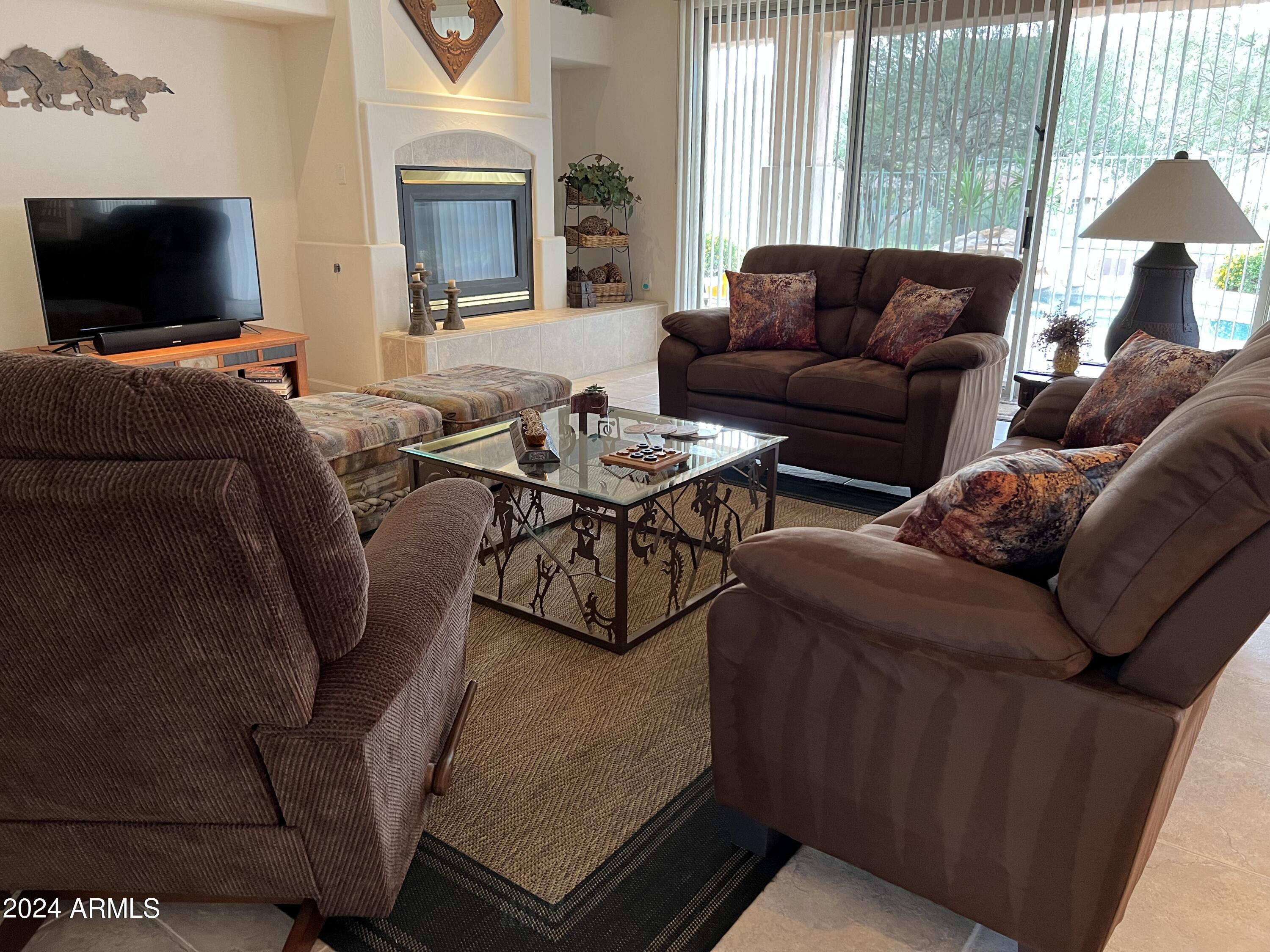 9044 N LONGFEATHER Road