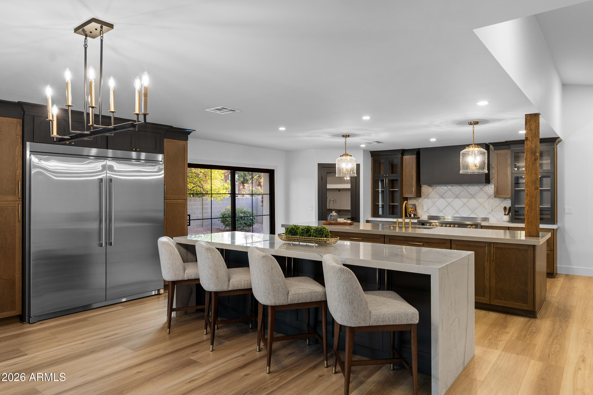 1821 E LYNWOOD Street