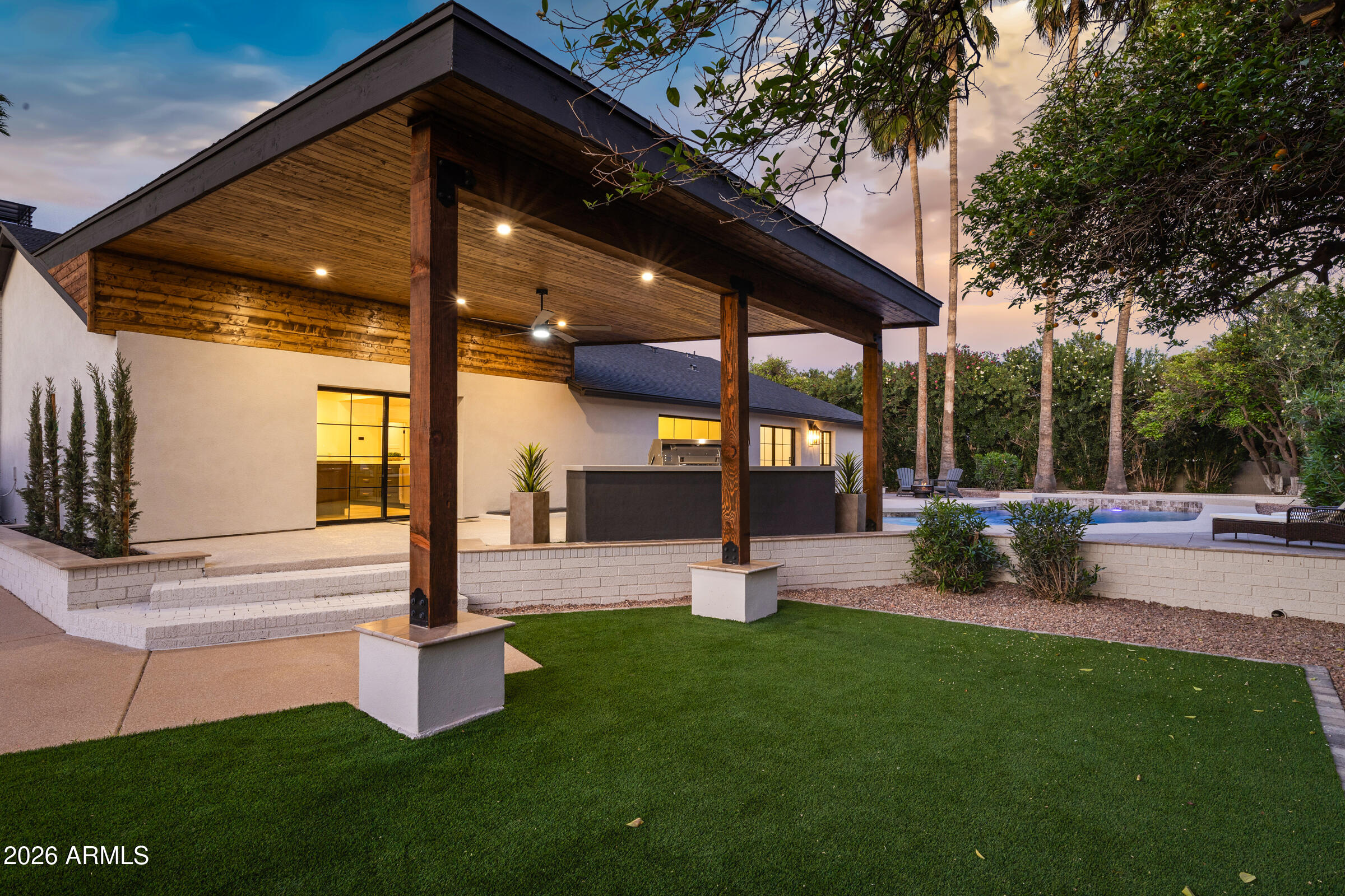 1821 E LYNWOOD Street