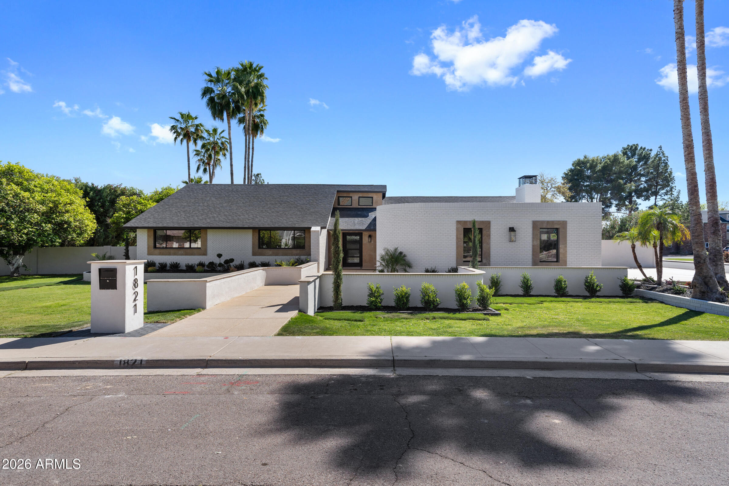 1821 E LYNWOOD Street