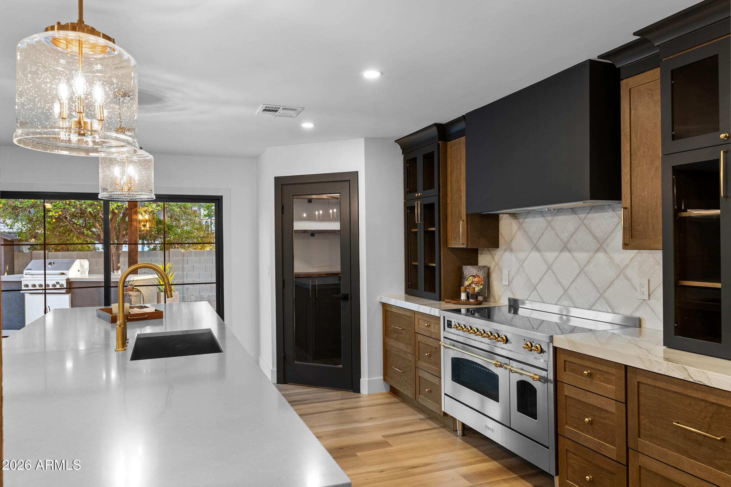 1821 E LYNWOOD Street