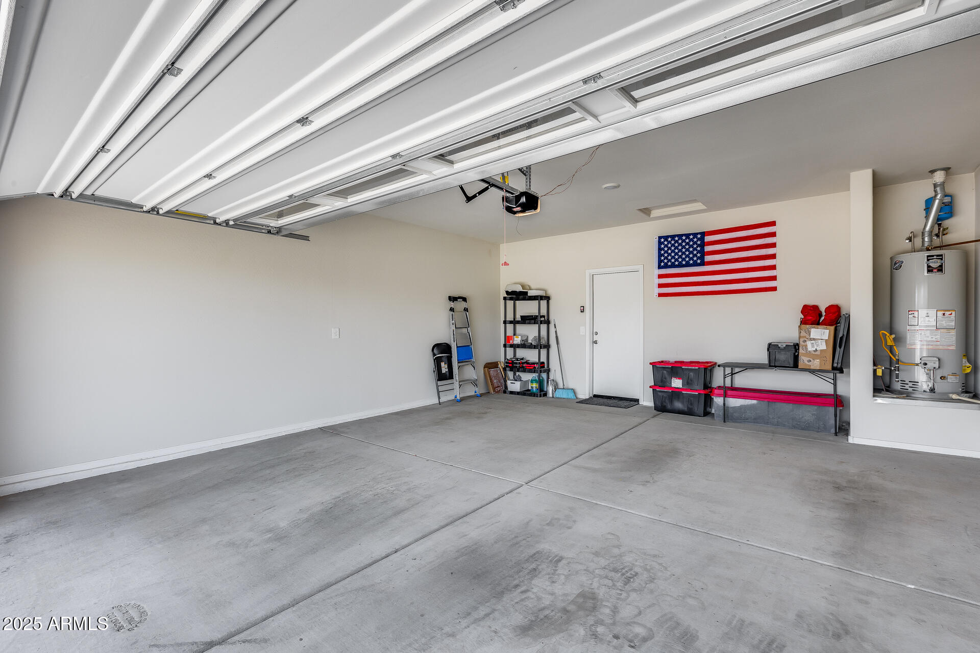 Homes 2 18551 W DESERT HOLLOW Drive