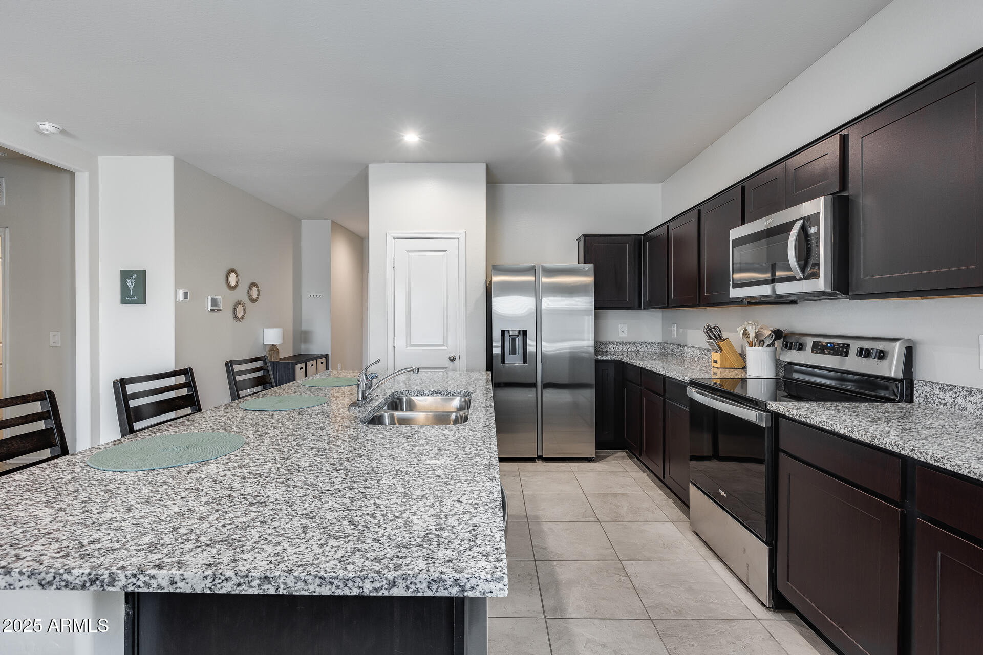 Homes 3 18551 W DESERT HOLLOW Drive