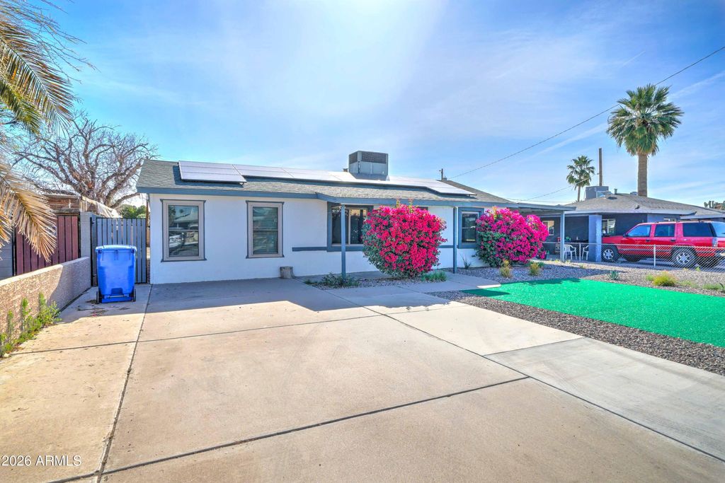 Photo of 2031 N 28th Place, Phoenix, AZ 85008 (MLS # 7001369)