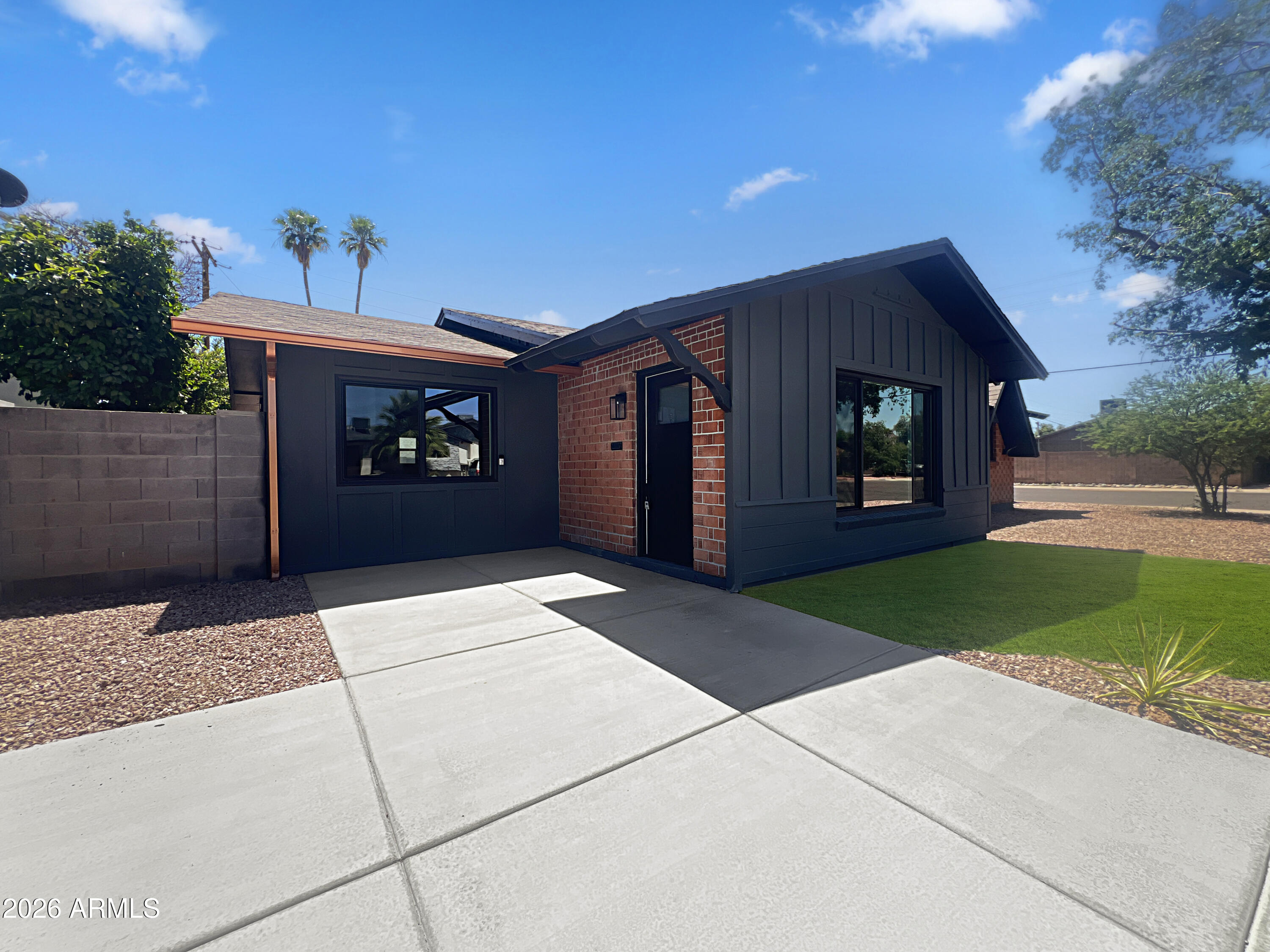 8201 E WHITTON Avenue