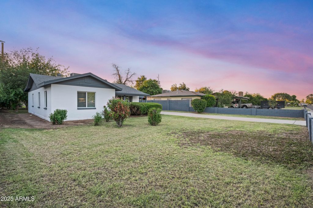 Photo of 7528 N 60th Avenue, Glendale, AZ 85301 (MLS # 6929414)