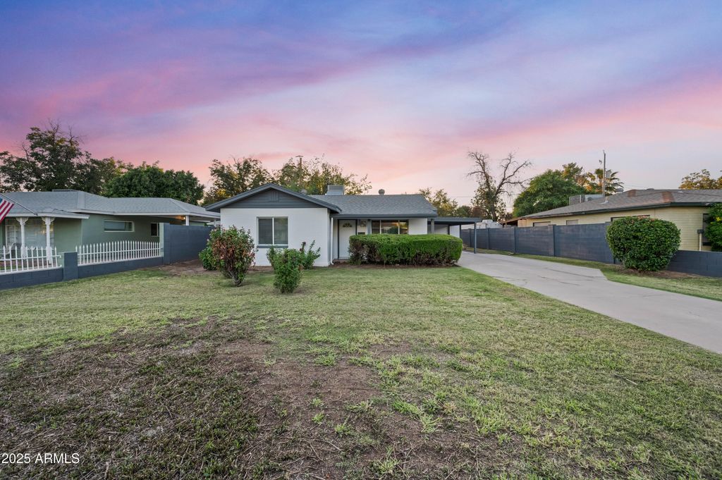 Photo of 7528 N 60th Avenue, Glendale, AZ 85301 (MLS # 6929414)