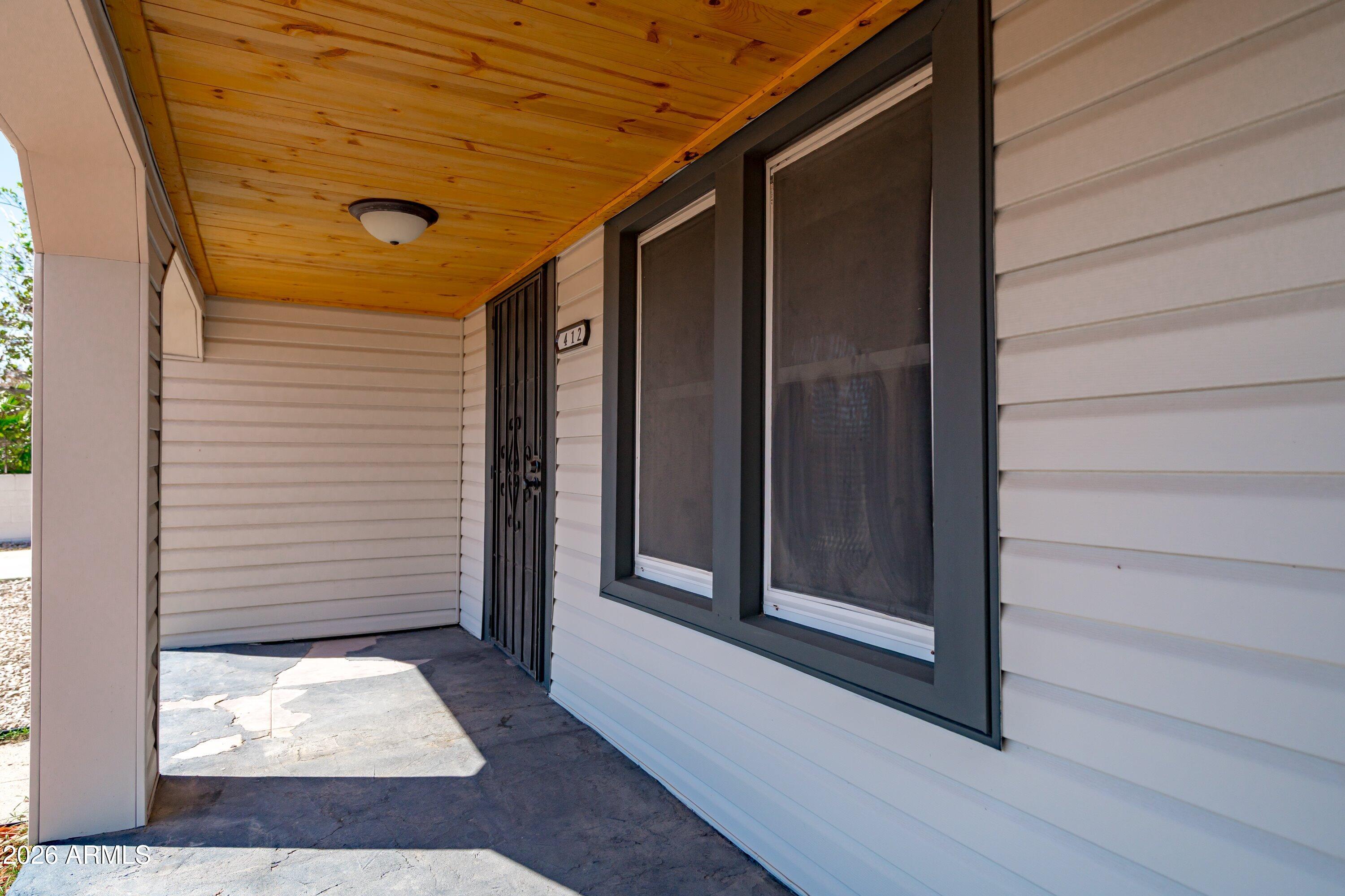 412 E ROOSEVELT Avenue