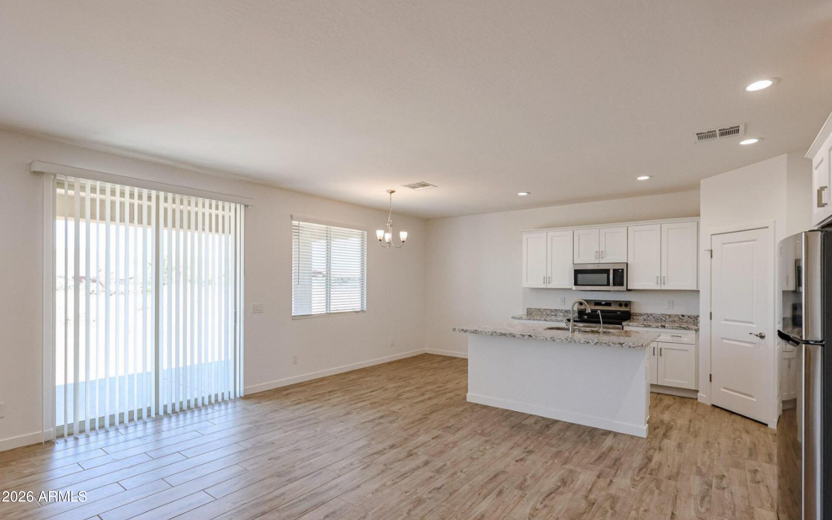 1016 E ARROYO Road