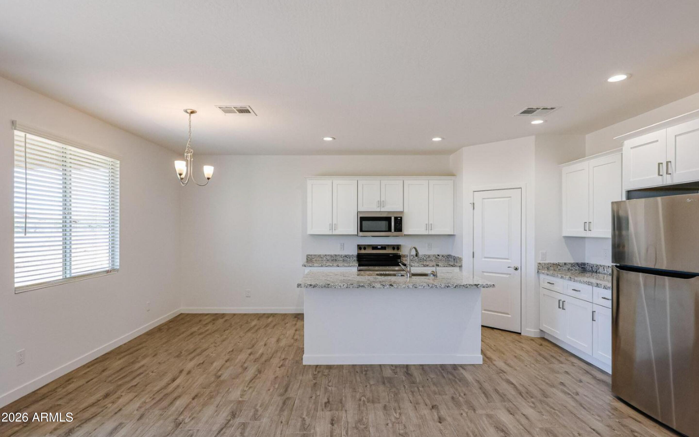 1016 E ARROYO Road