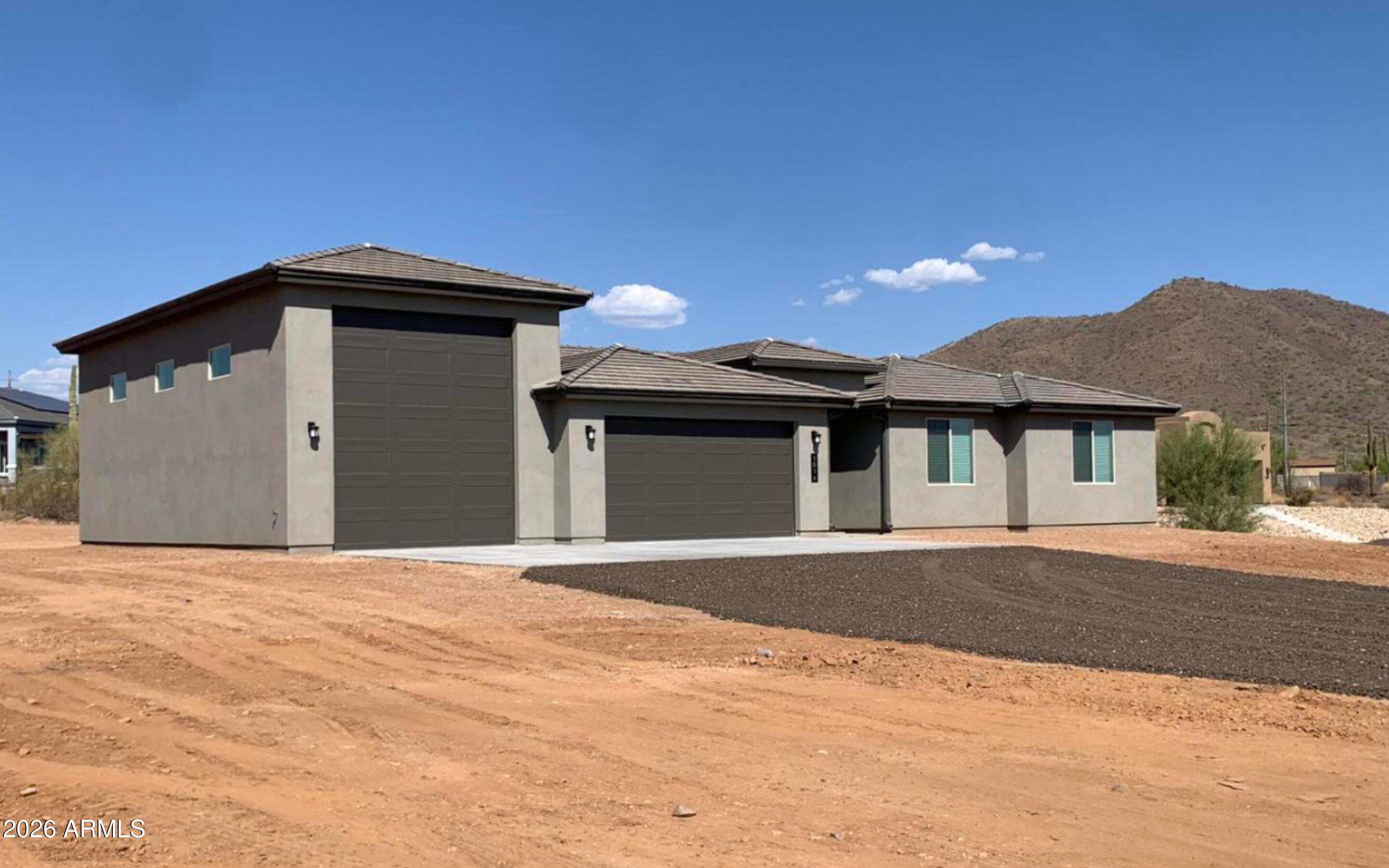 1016 E ARROYO Road