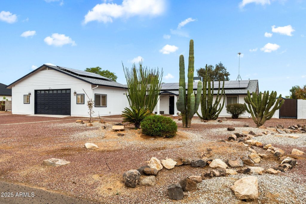 Photo of 9430 W Mariposa Grande Lane, Peoria, AZ 85383 (MLS # 6916731)
