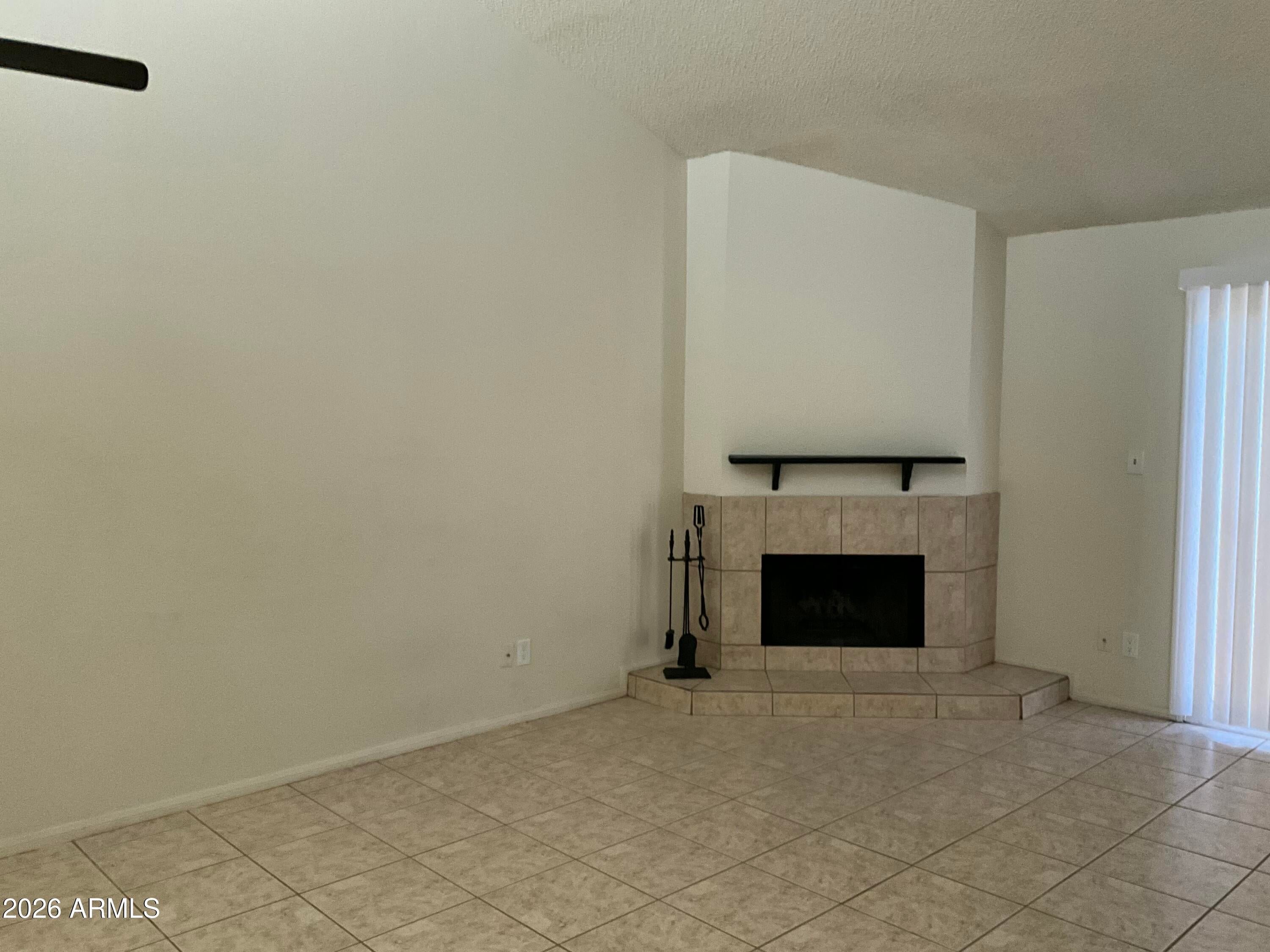 5122 E EDGEMONT Avenue