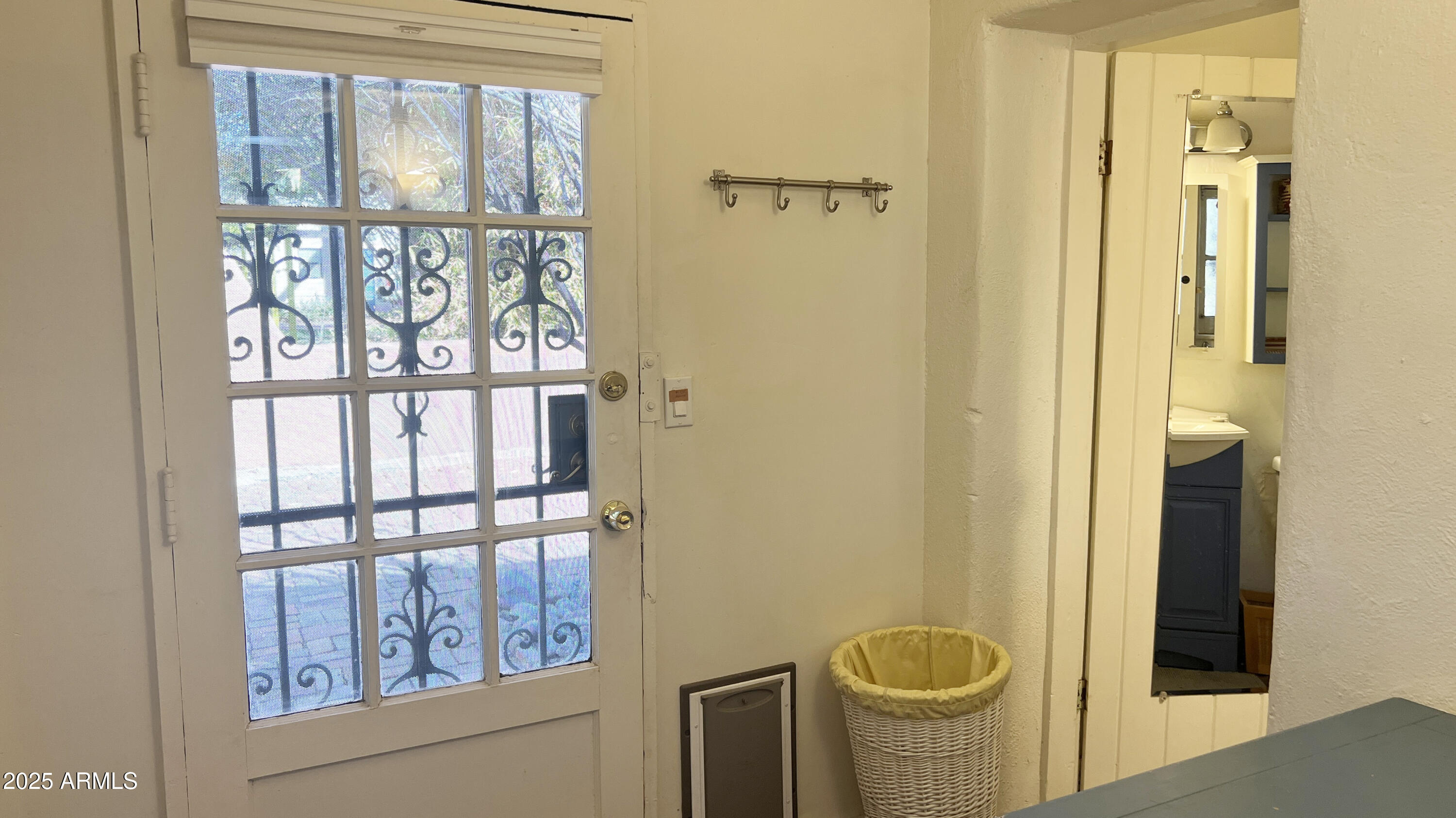 Phoenix, Arizona 85016, United States, 2 Bedrooms Bedrooms, ,1 BathroomBathrooms,Residential,Pending,4604