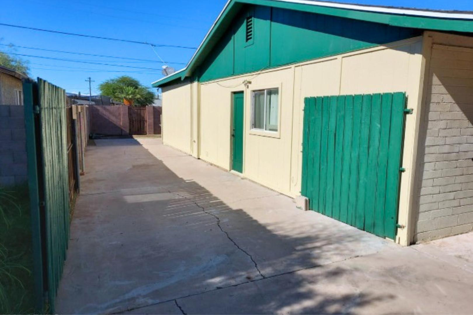 720 E BRENDA Drive