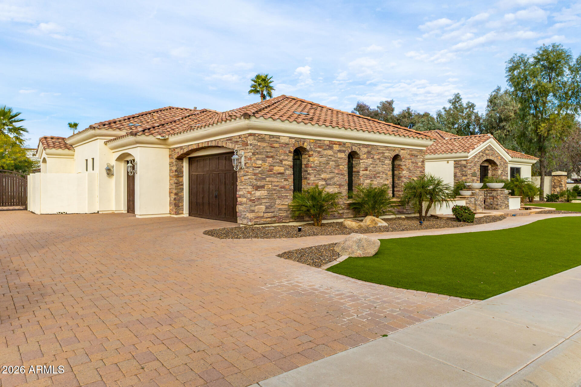 4326 E CAPRICORN Place