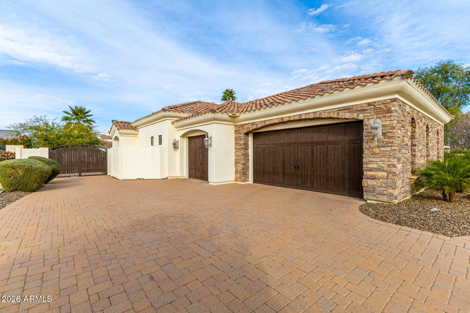 4326 E CAPRICORN Place