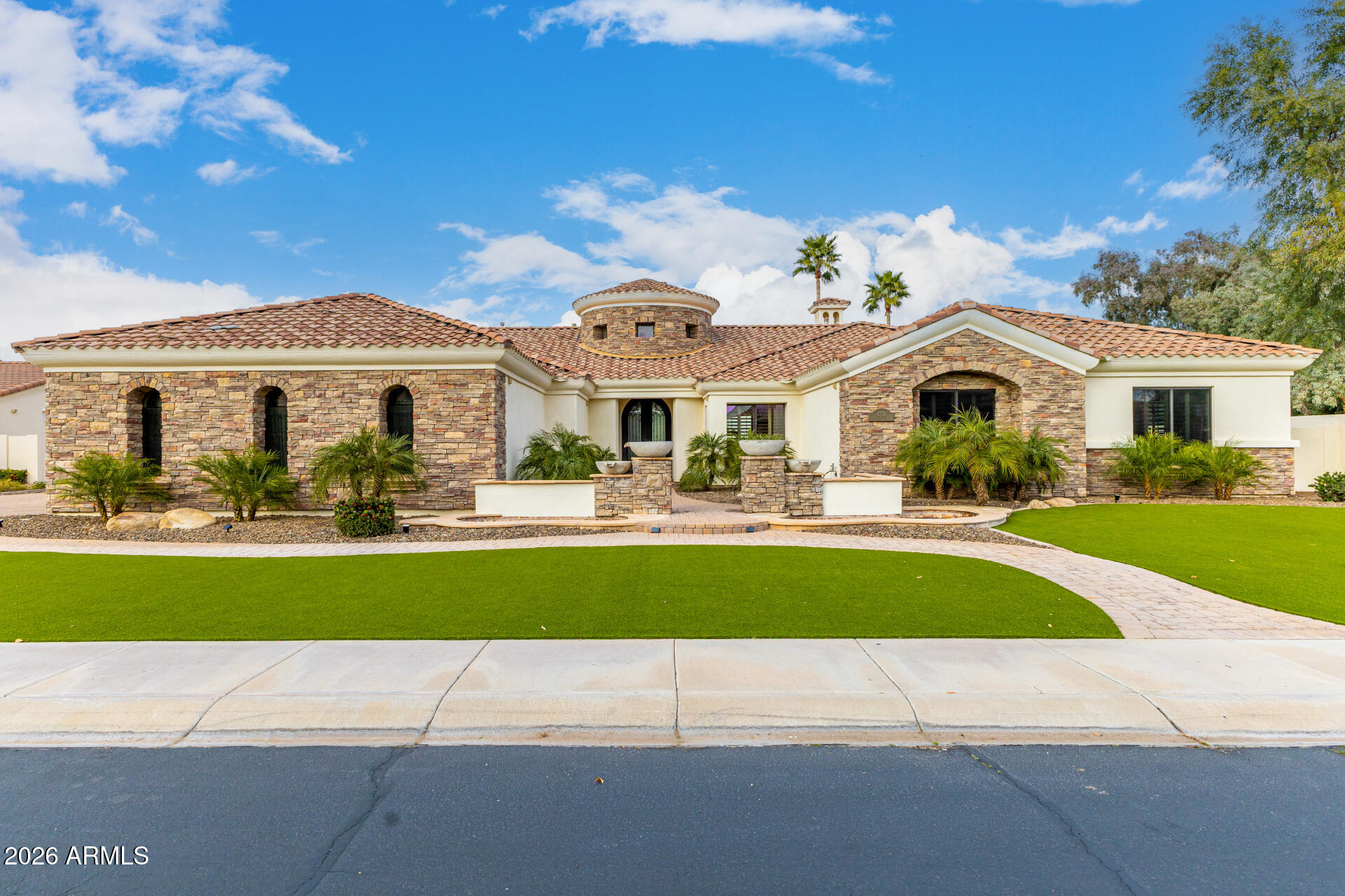 4326 E CAPRICORN Place