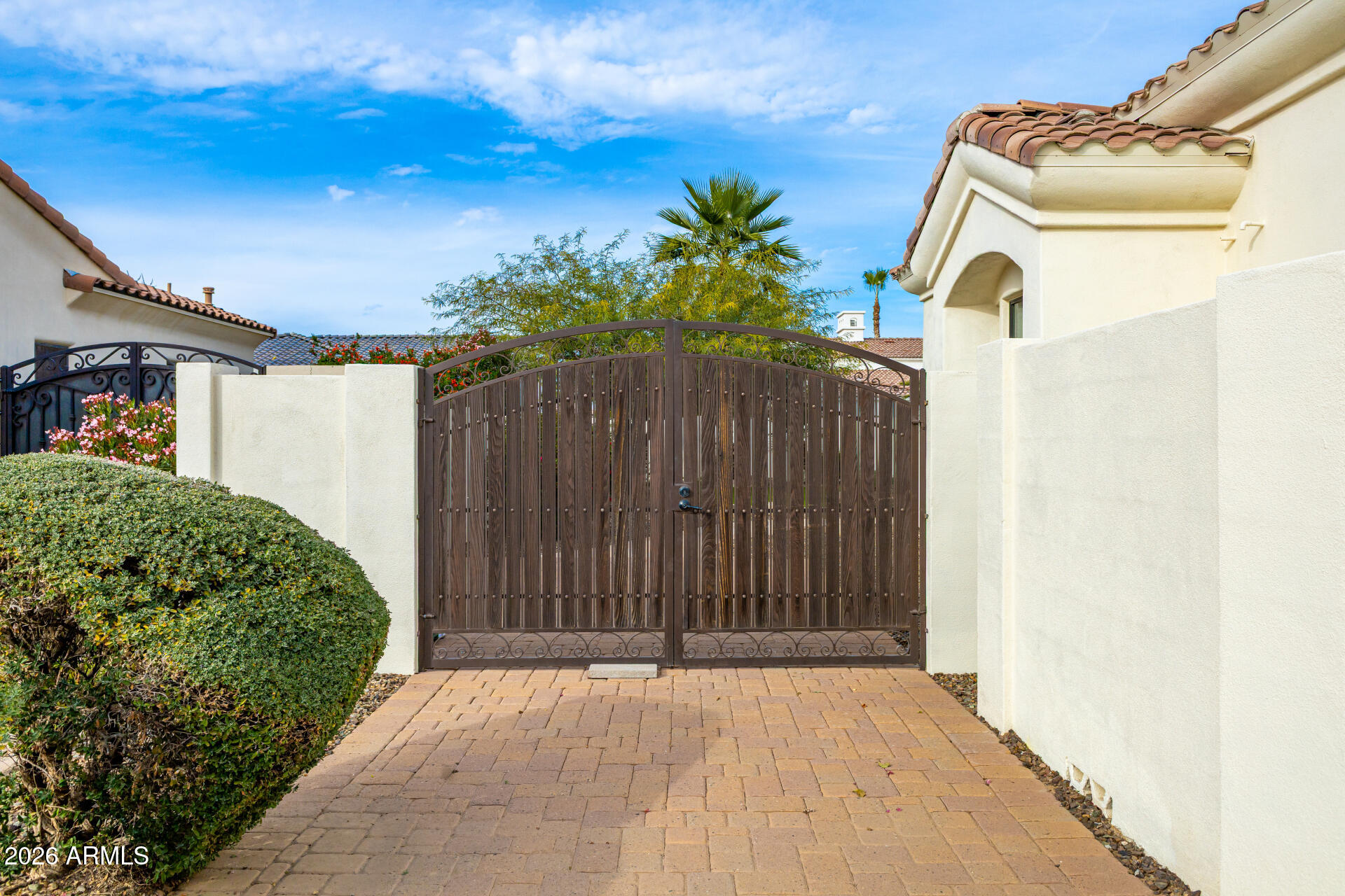 4326 E CAPRICORN Place