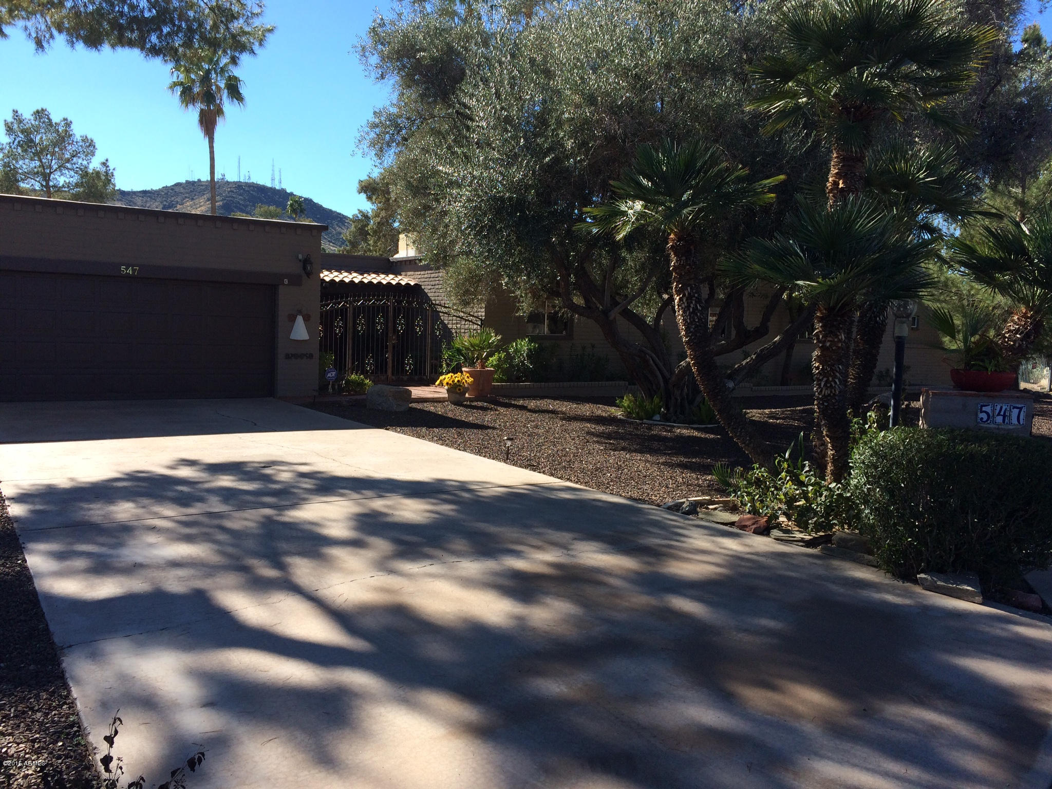 Photo 1 of 10 — 547 W SOUTHERN HILLS Road, Phoenix, AZ 85023