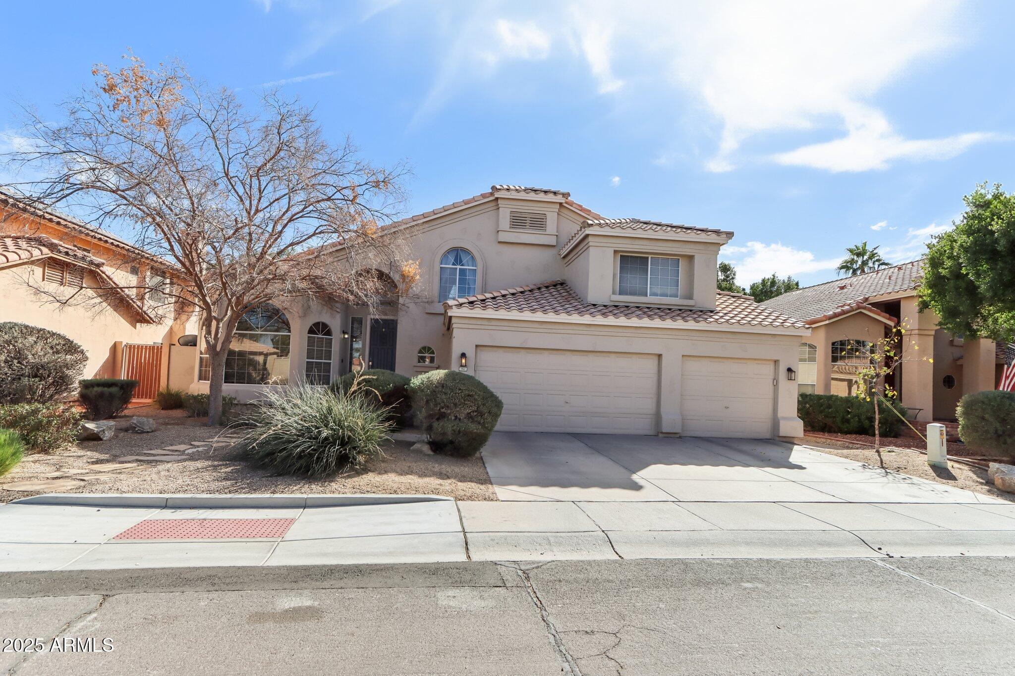 1901 W MULBERRY Drive