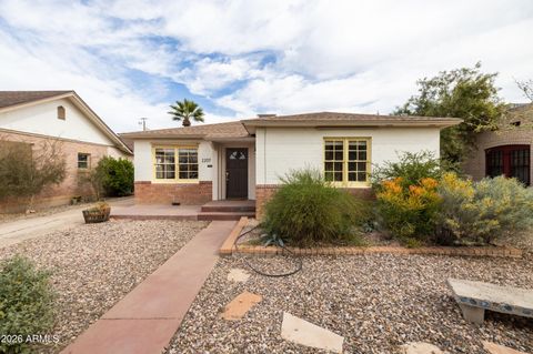 2207 N EDGEMERE Street Phoenix AZ 85006