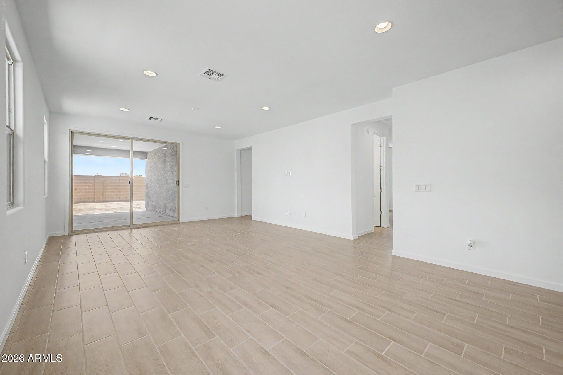 40087 W ANNE Lane
