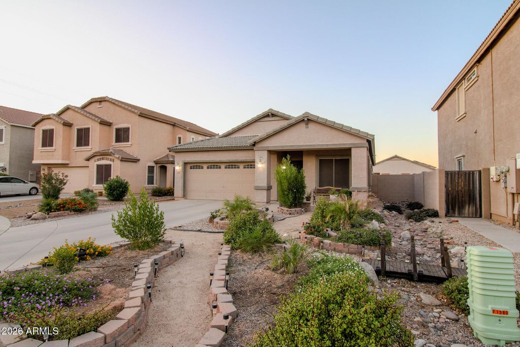 Photo of 1294 W Green Tree Drive, San Tan Valley, AZ 85143 (MLS # 7020648)