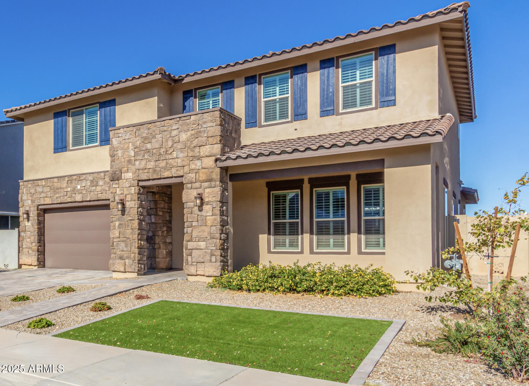 1468 E LYNX Way