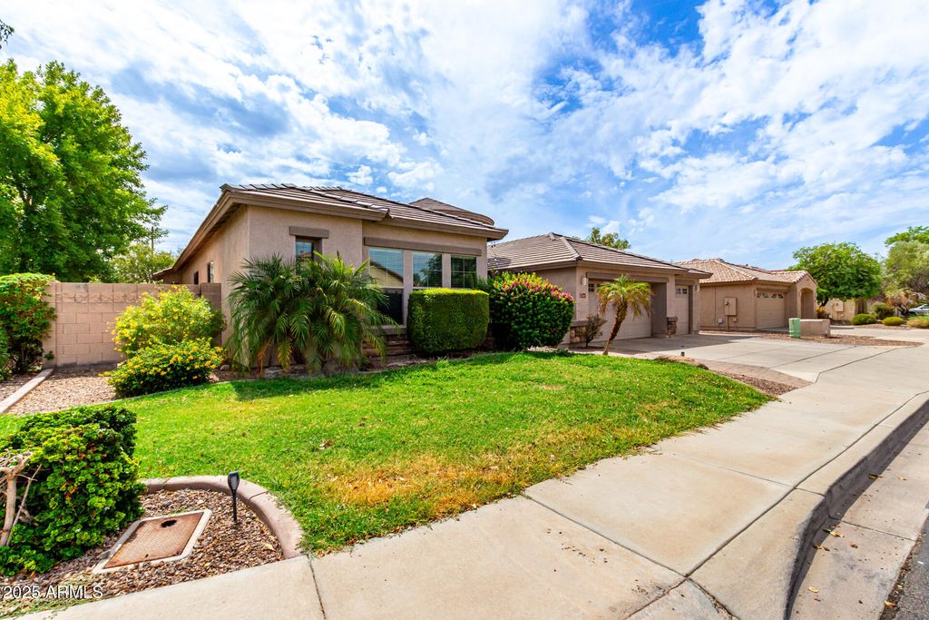 Photo of 13307 W Luke Avenue, Litchfield Park, AZ 85340 (MLS # 6921962)