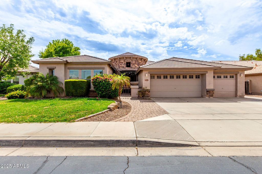 Photo of 13307 W Luke Avenue, Litchfield Park, AZ 85340 (MLS # 6921962)