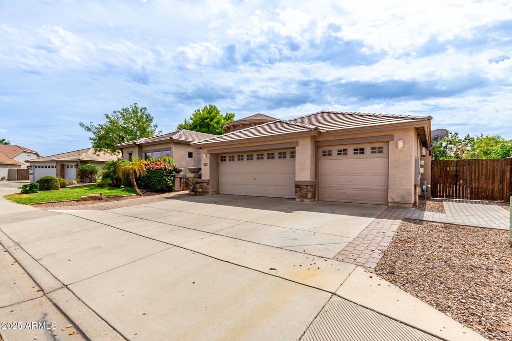 Photo of 13307 W Luke Avenue, Litchfield Park, AZ 85340 (MLS # 6921962)