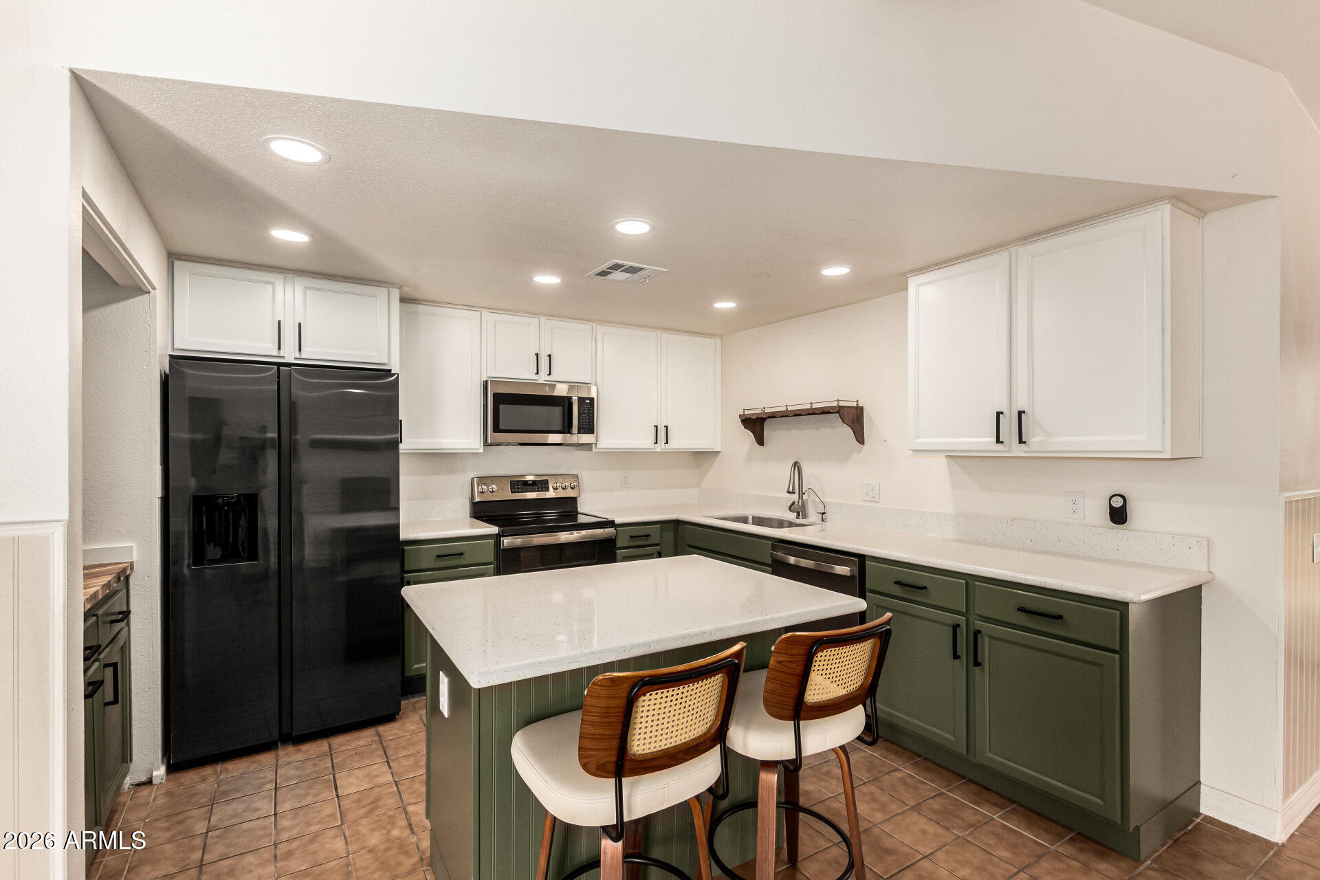 2113 N CENTRAL Drive