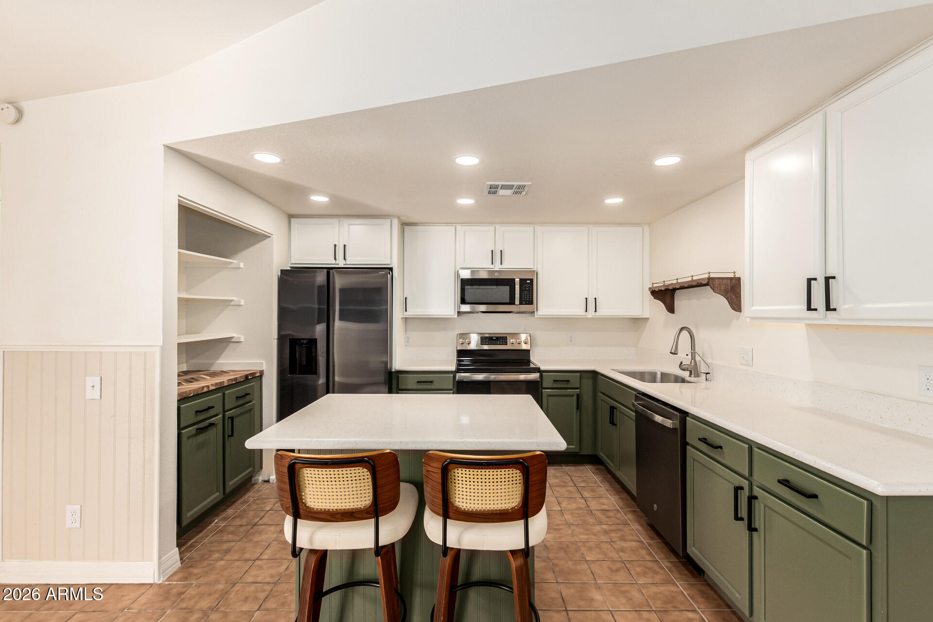 2113 N CENTRAL Drive