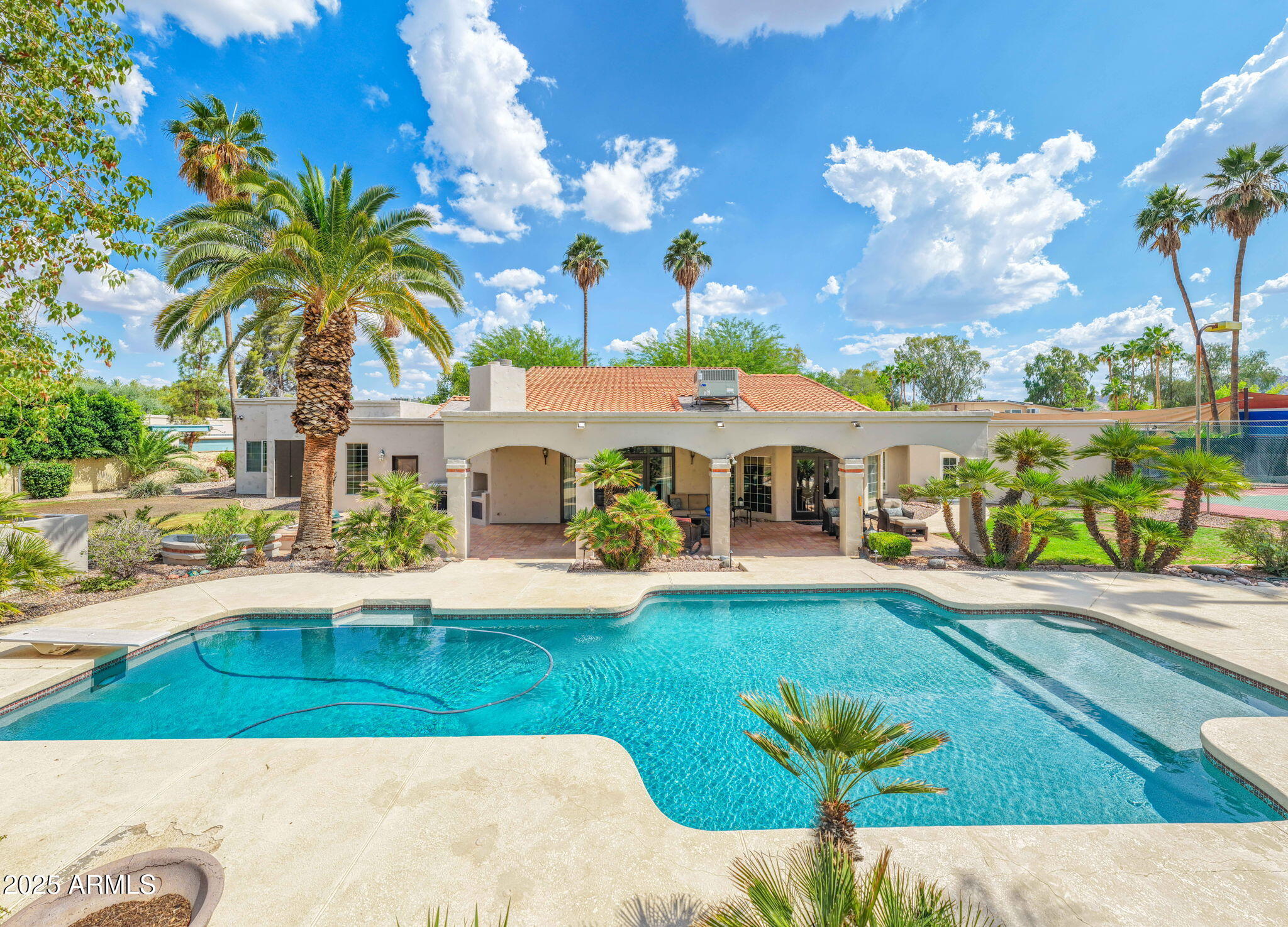 5540 E MERCER Lane