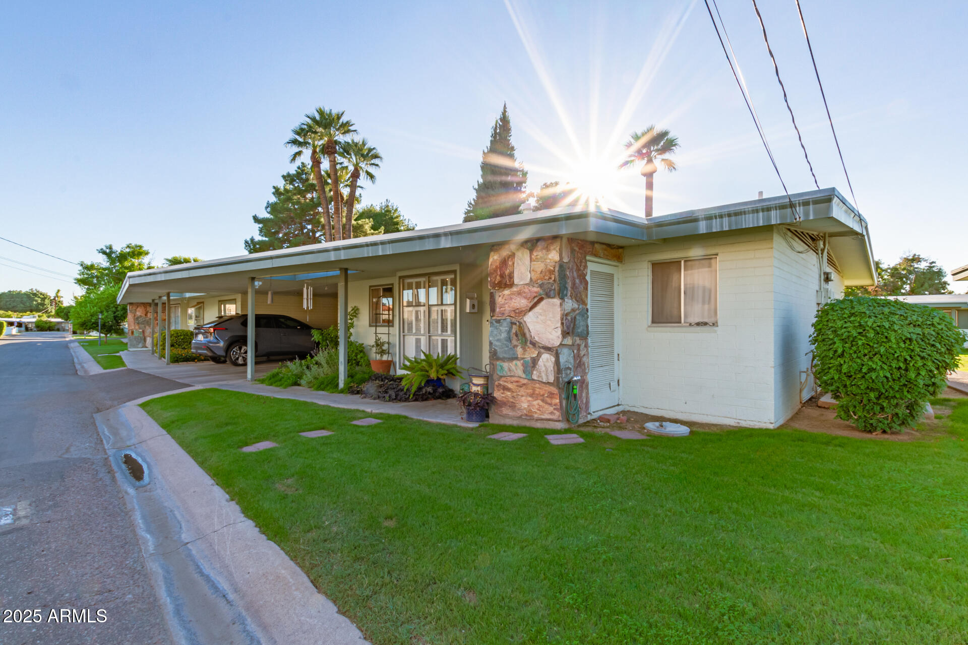 344 W MARYLAND Avenue