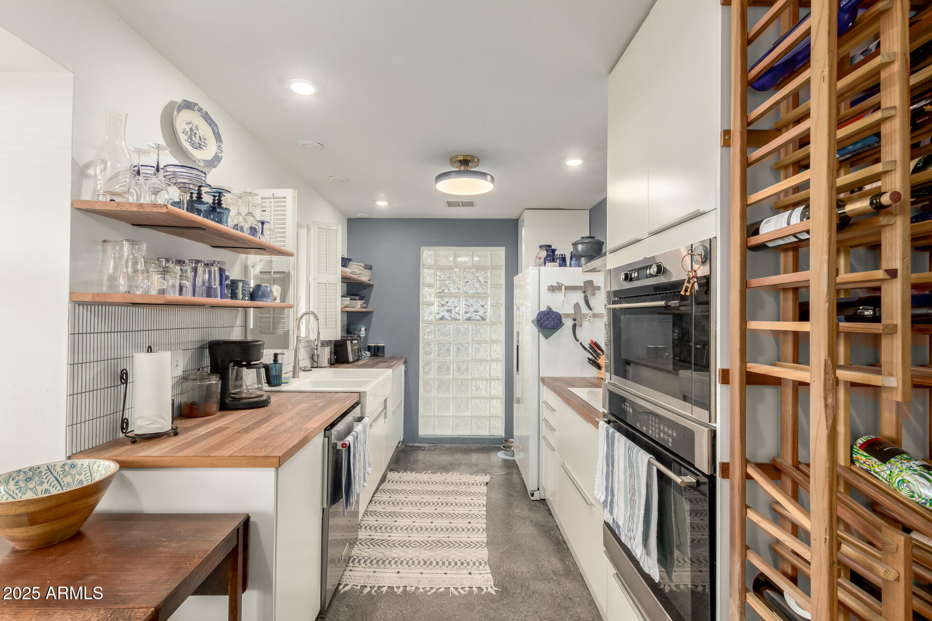 344 W MARYLAND Avenue