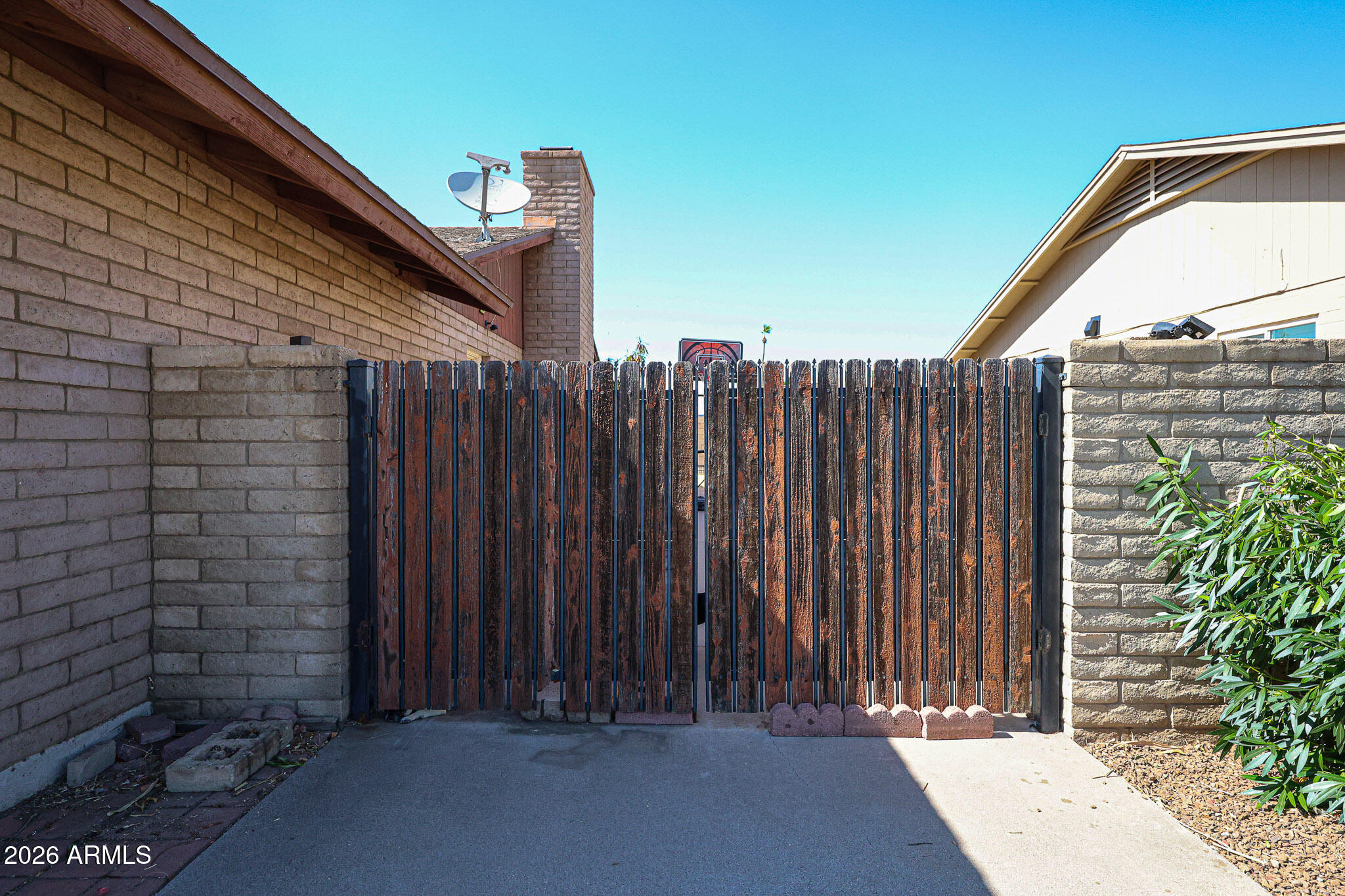 5126 W MERCER Lane