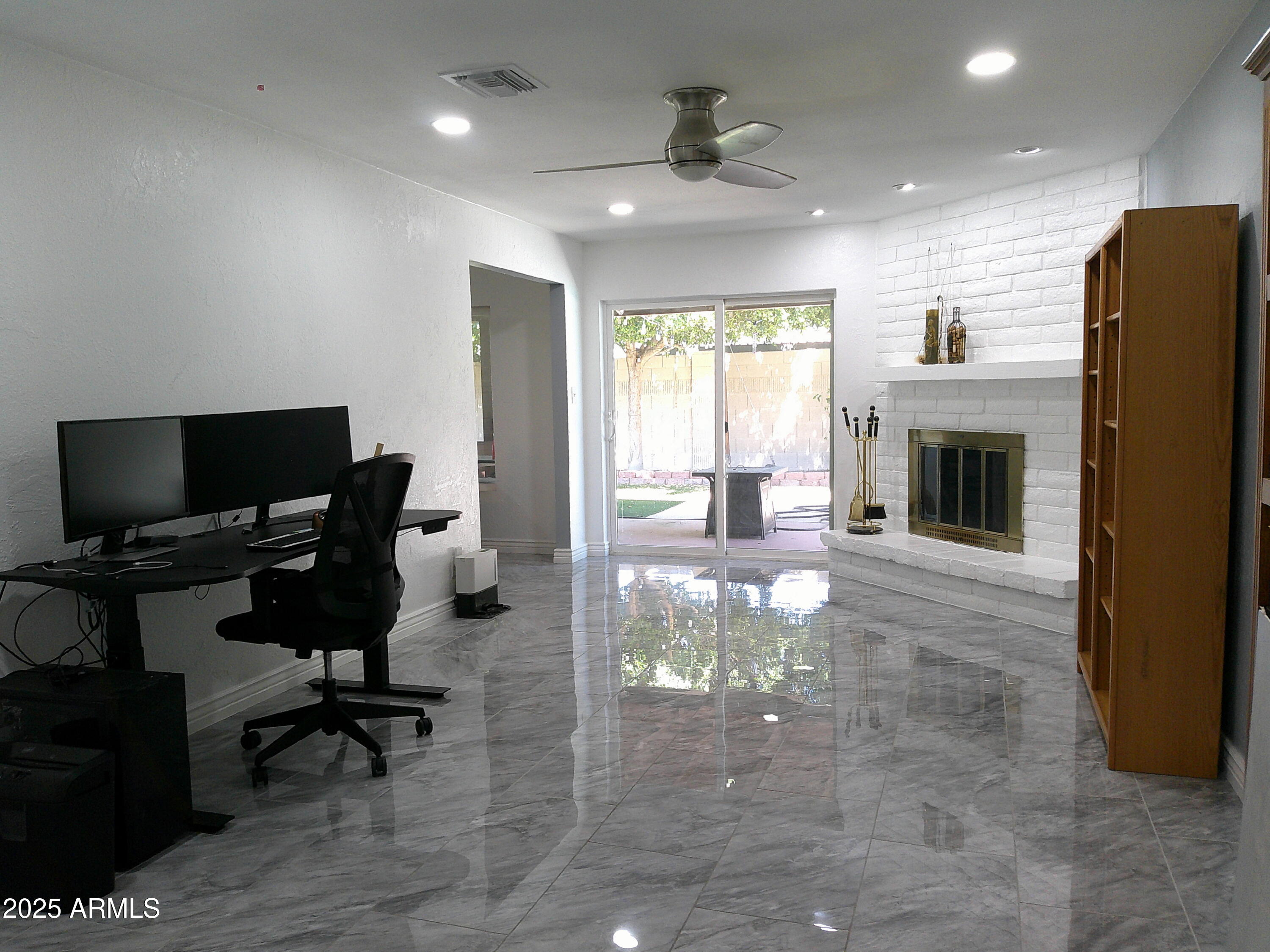 808 W Isabella Avenue