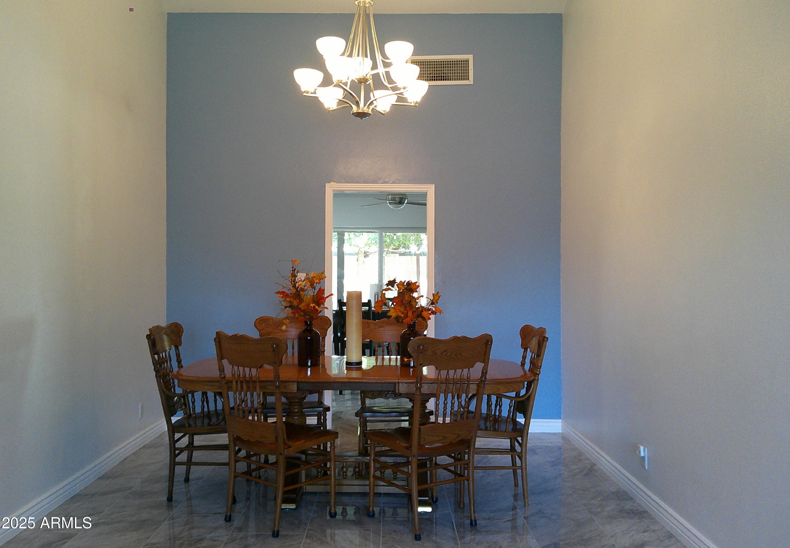 808 W Isabella Avenue