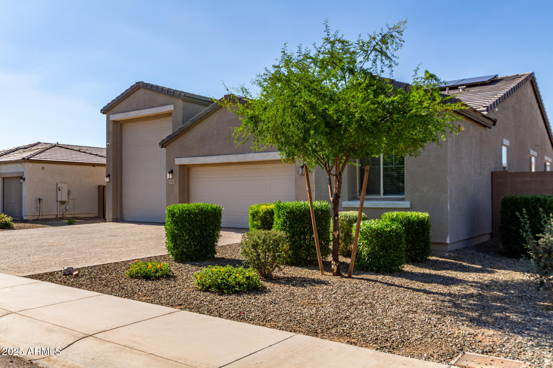 996 W Shannons Way