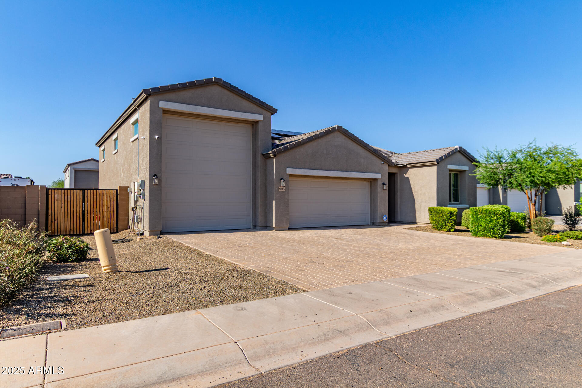 996 W Shannons Way