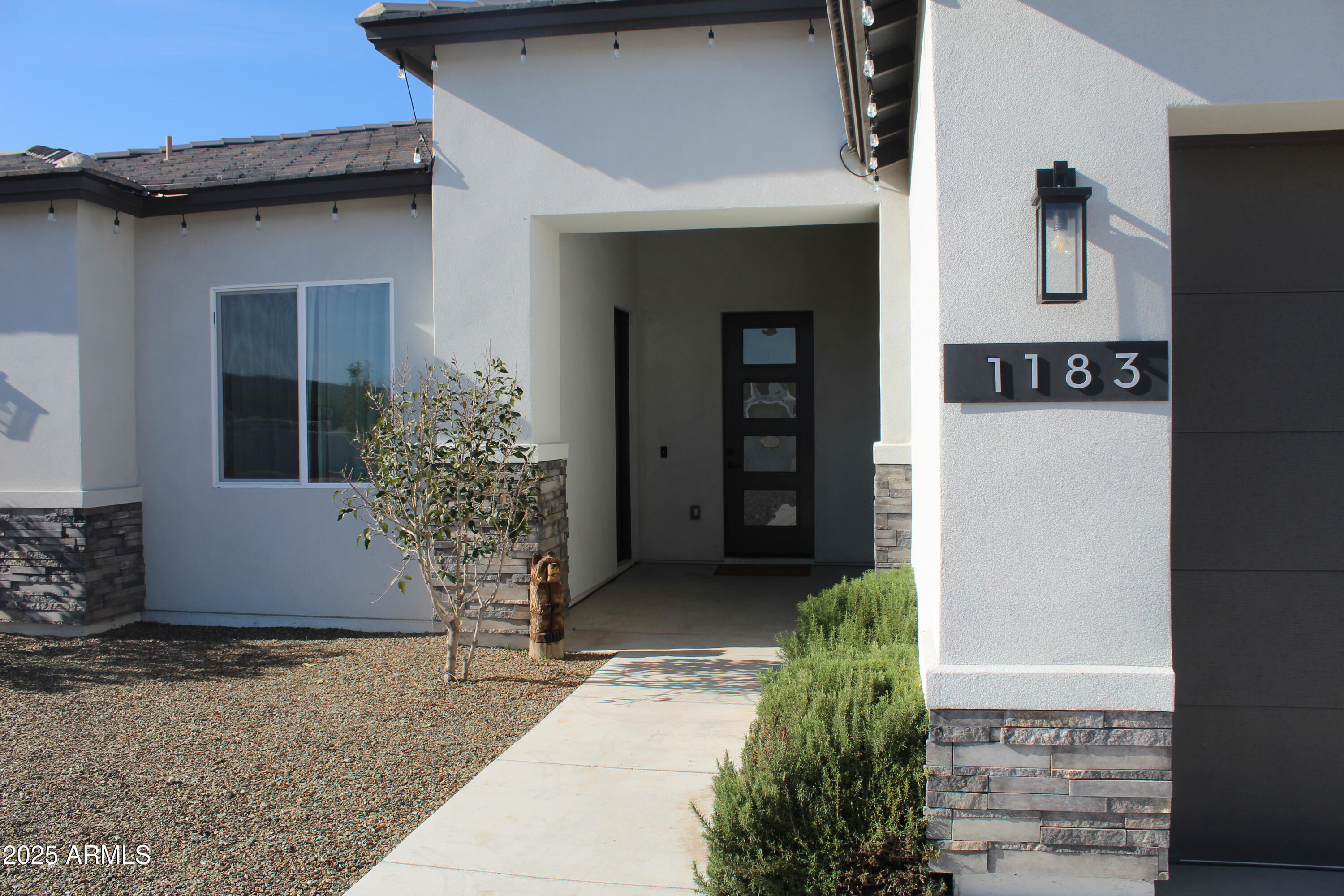 1183 W WHITE HAWK Drive