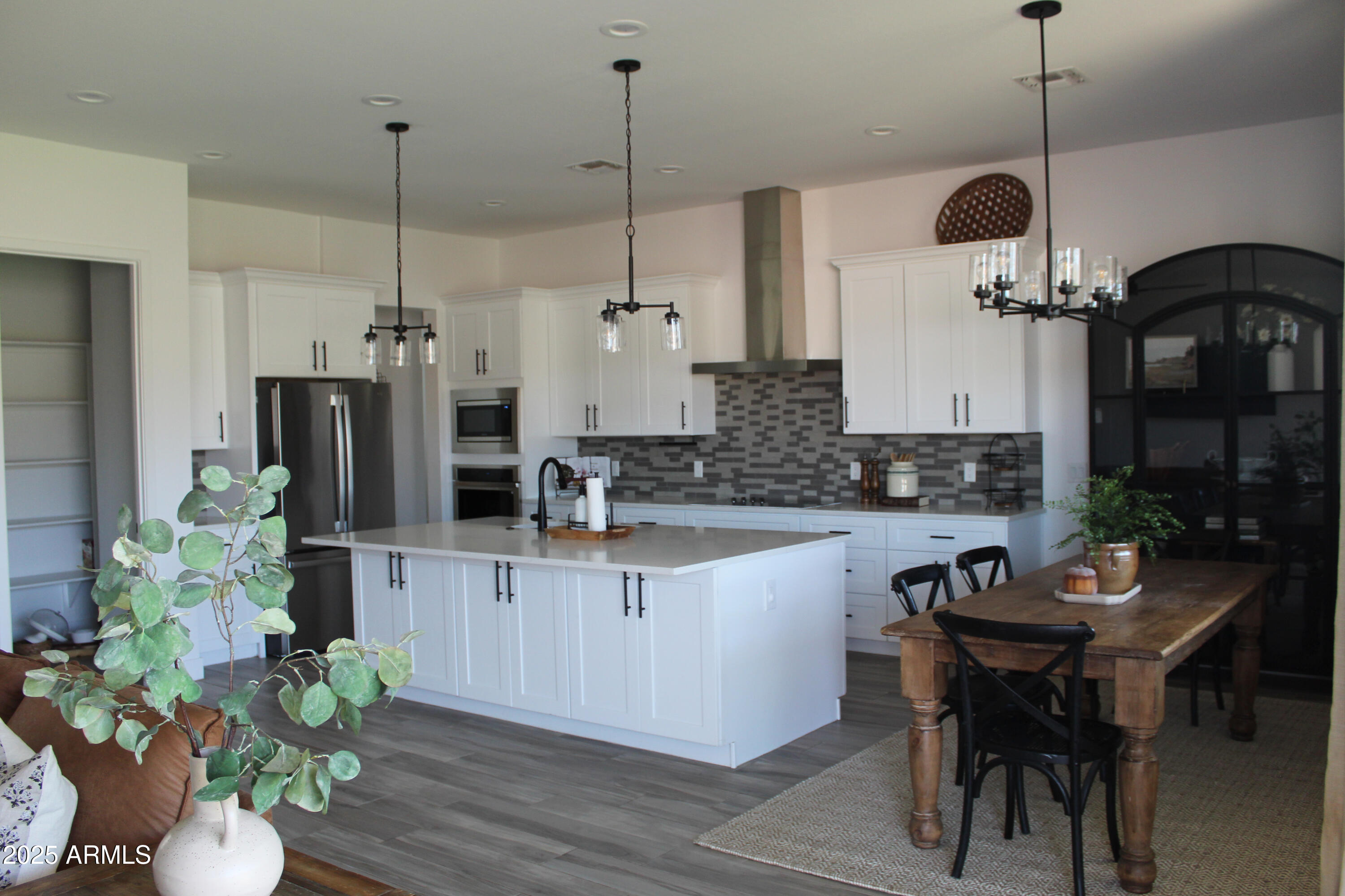 1183 W WHITE HAWK Drive