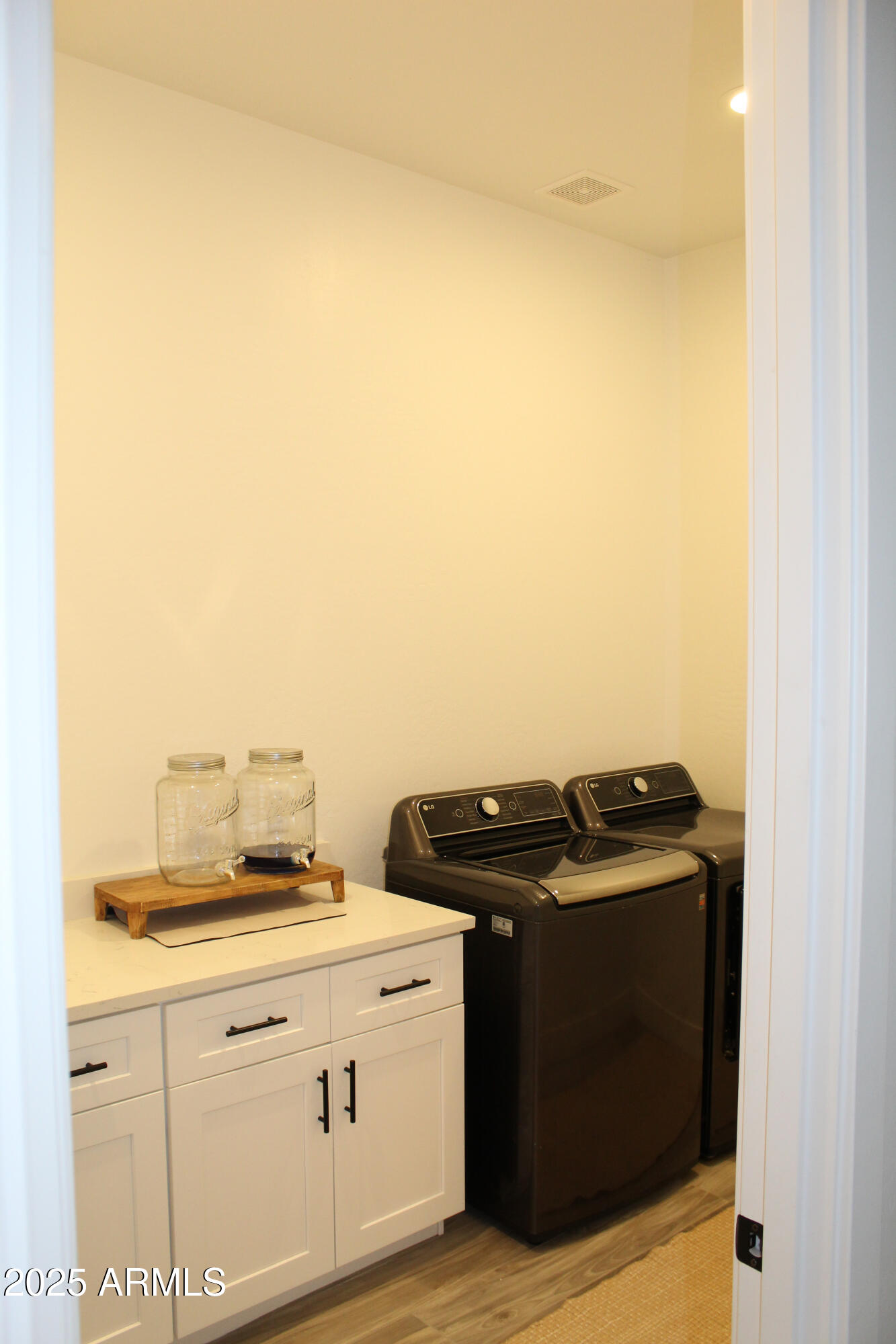 1183 W WHITE HAWK Drive