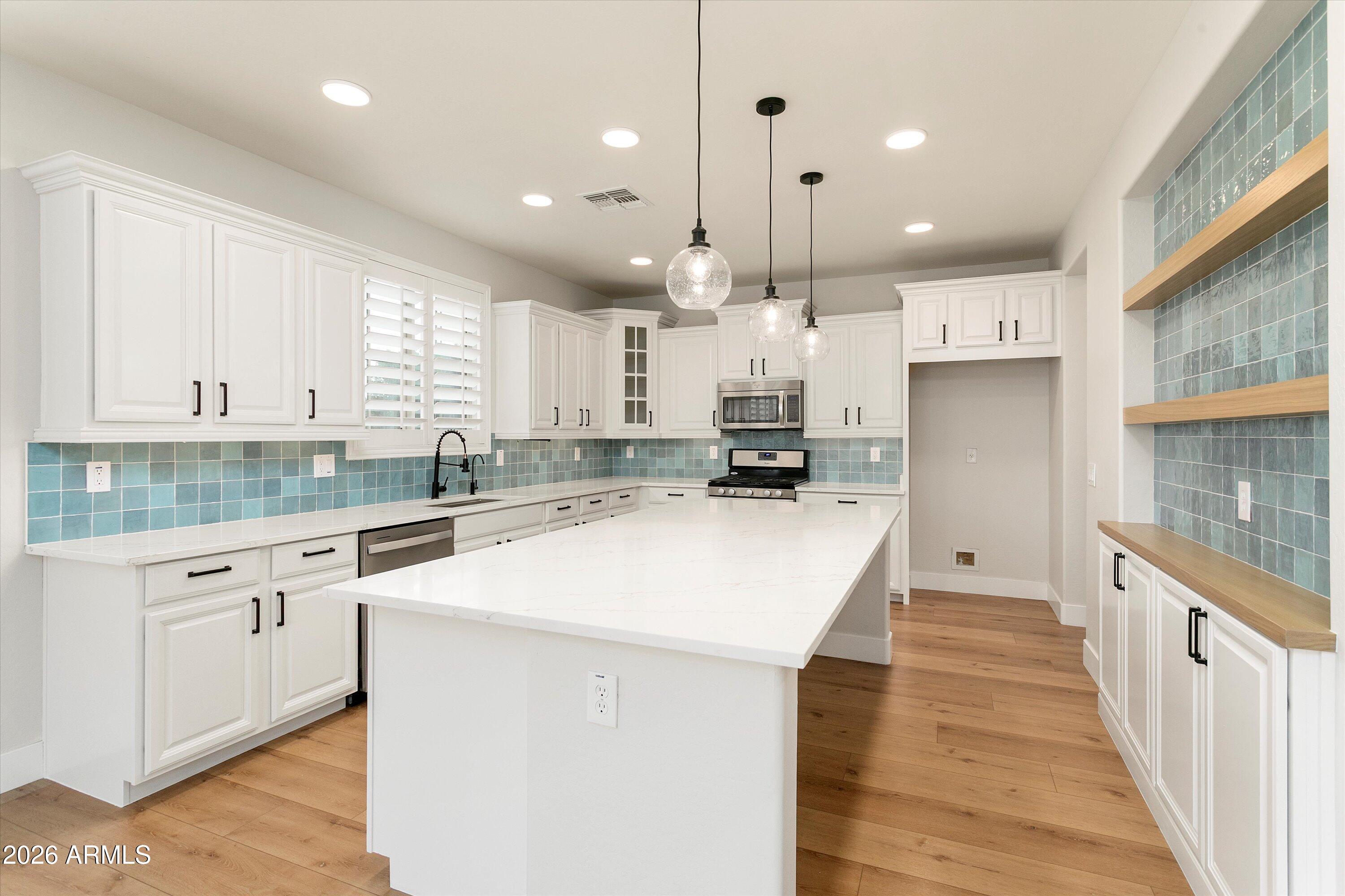 14885 W DREYFUS Street