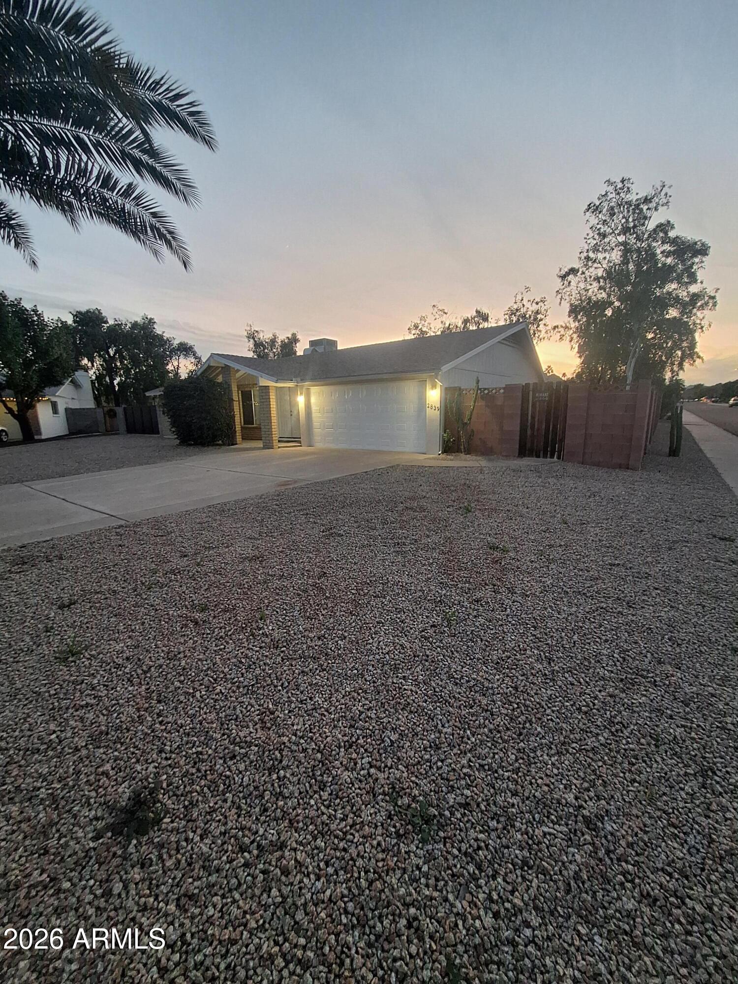 2839 E ALTADENA Avenue