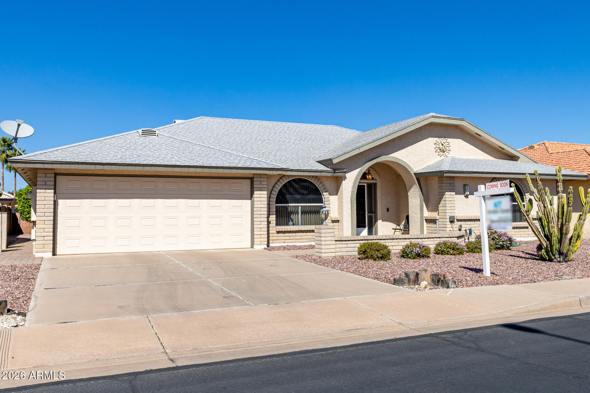 8214 E NAVARRO Avenue