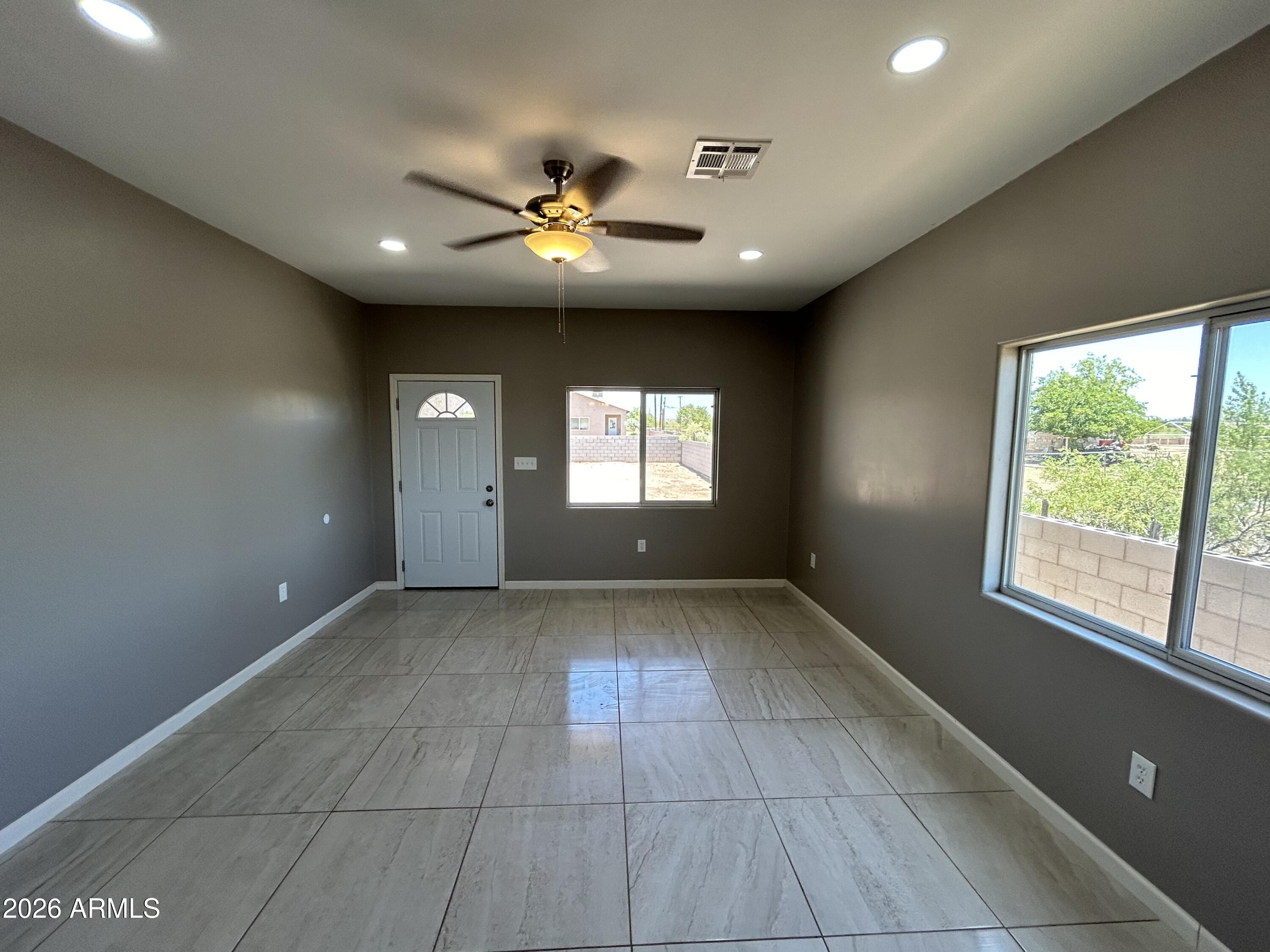 2742 N WASHINGTON Avenue